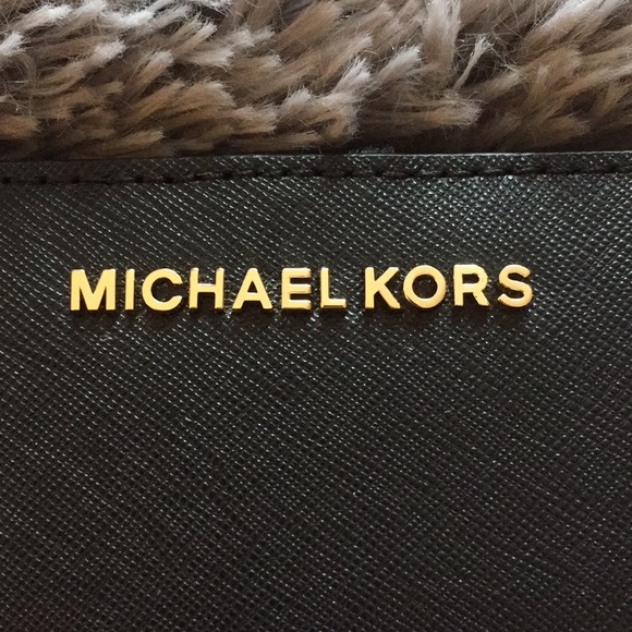 Michael Kors Jetset Wallet - Picture 3 of 6